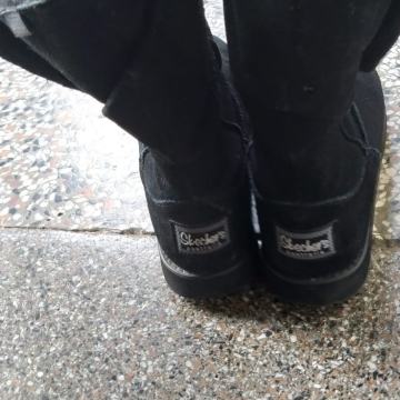 Ženske čizme schecers br 41