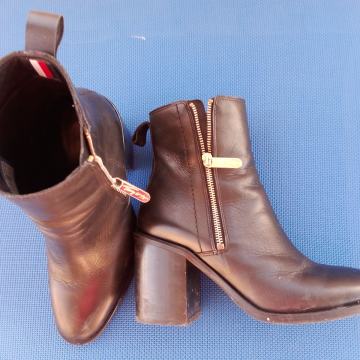 Ženske Čizme Tommy Hilfiger br 40