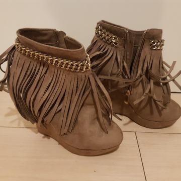 Ženske čizme vel 37