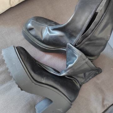 ženske čizme vel 38 za 20 eura