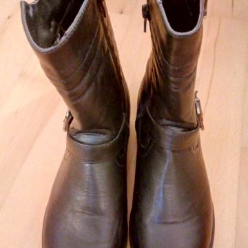 Ženske čizme vel. 39