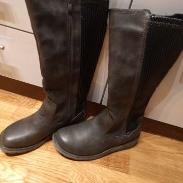 Nove zenske cizme vel 40