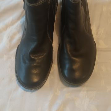 Ženske čizme vel.41