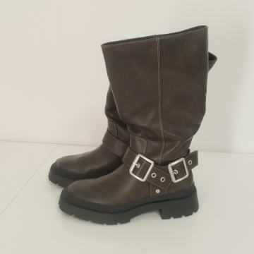 Ženske čizme ZARA Br.39 NOVO