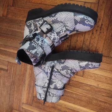 Ženske čizme zmijski uzorak prava koža