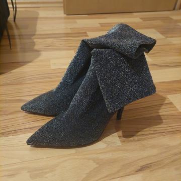 Zenske cizmice 39 br