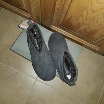 Ženske gležnjače br.39. NOVO