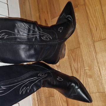 Ženske čizmice crne broj 40