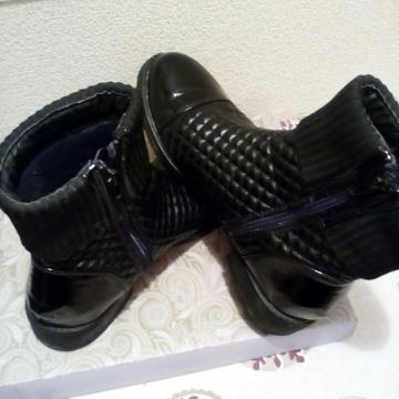 ženske čizmice marke Lasocki, broj 36