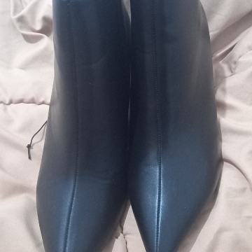 Ženske čizmice na petu br.41-NOVE