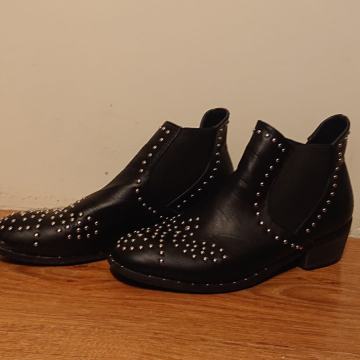 Ženske crne čizmice