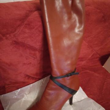 ŽENSKE CRVENE ČIZME BR.37.