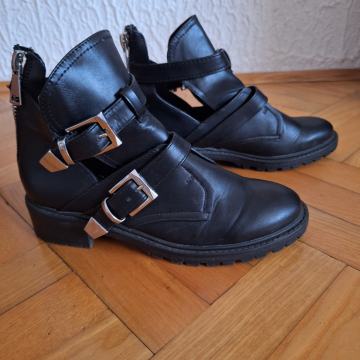 Ženske gležnjače Amisu