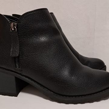 Ženske gležnjače br. 37 Le Venile