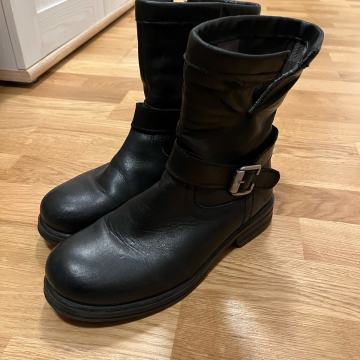 Ženske gležnjače br. 37