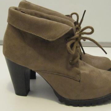 Ženske gležnjače br. 38