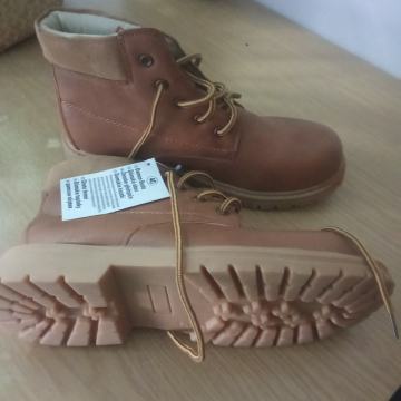 ŽENSKE GLEŽNJAČE BR 40