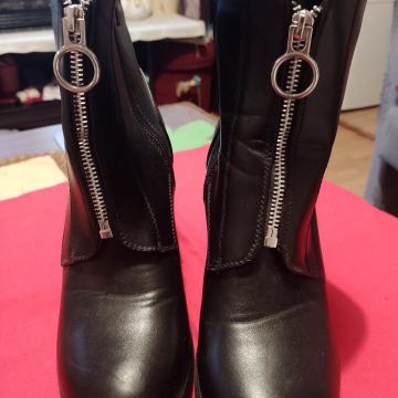 Zenske gleznjače. Broj 38