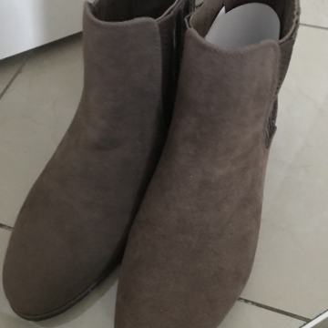 Ženske gležnjerice