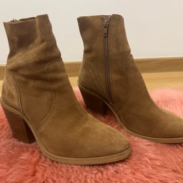 Ženske kožne čizme br.38