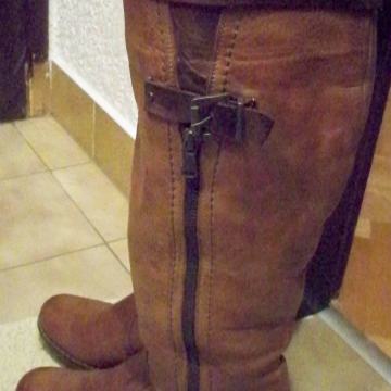 AKCIJA! ženske kožne čizme br 39