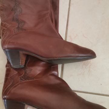 ženske kožne čizme...