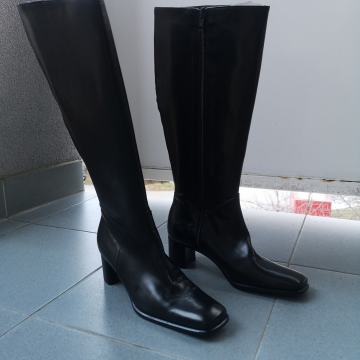 Ženske kožne čizme vel. 36 - nove!