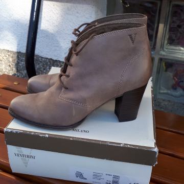 Venturini ženske kožne gležnjače br.38