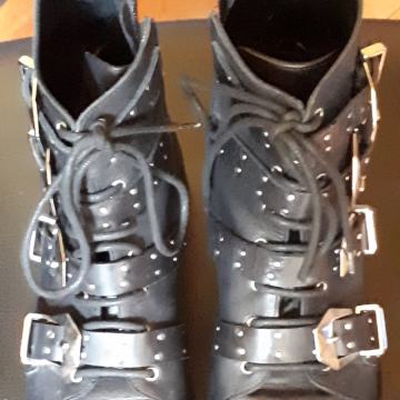 Ženske kožne gležnjače