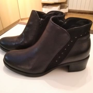 Ženske kožne polučizmice br. 36