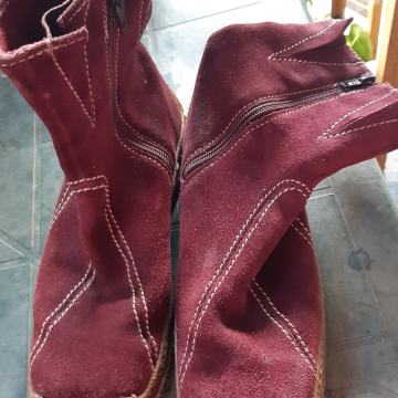 ženske kožne polučizmice broj 39