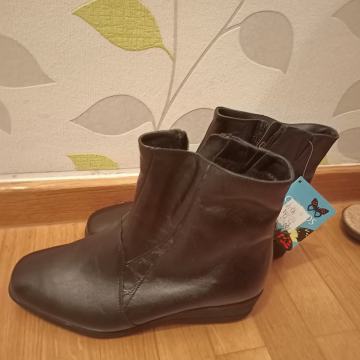 Ženske kraće.čizmice Peko