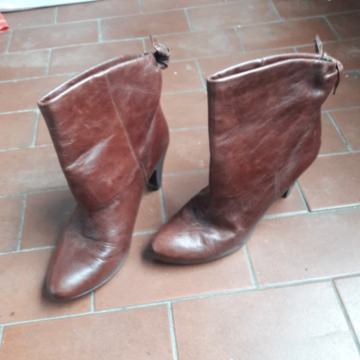 ŽENSKE LAGANE KOŽNE CIPELE / ČIZMICE 39