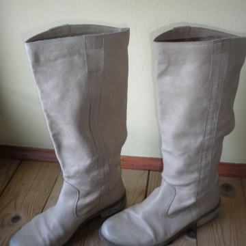 ŽENSKE LAGANE KOŽNE ČIZME 38