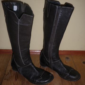 ŽENSKE LAGANE KOŽNE ČIZME 40