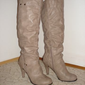 Ženske visoke čizme broj 40 - NOVO