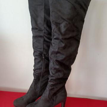 Ženske visoke čizme, broj 45, gazište 29 cm