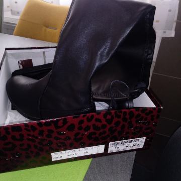 zenske visoke cizmice br39