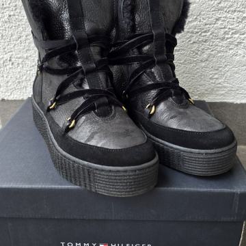 Ženske zimske čizme Tommy Hilfiger