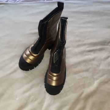 Nove zlatne gležnjače 40