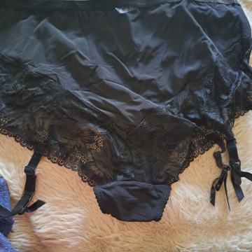 Crne gaćice sa halterima