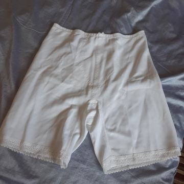 Nove kratke stezne tajice Triumph