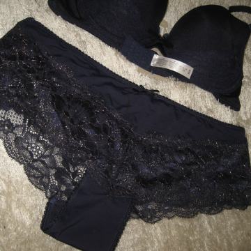 PLAVI KOMPLET S ZLATNIM DETALJIMA - NOVO GRUDNJAK 80 B GAĆICE VEL. L