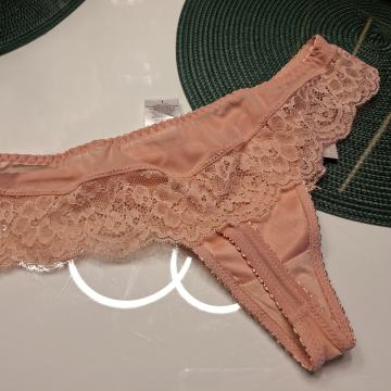 ROZA ČIPKANE GAĆICE VEL. L - NOVO