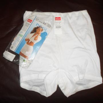 TRIUMPH nove snježno bijele gaće vel.44