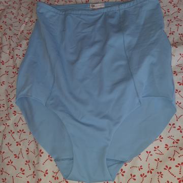 Nove visoke stezne gaće