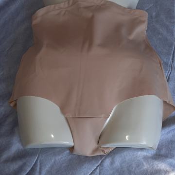 Nove visoke stezne gaće