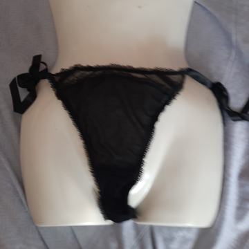 Nove ženske gaće  - tange
