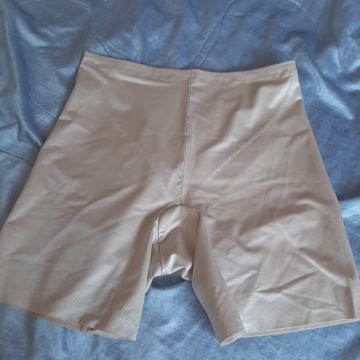 Ženske kratke stezne tajice Triumph