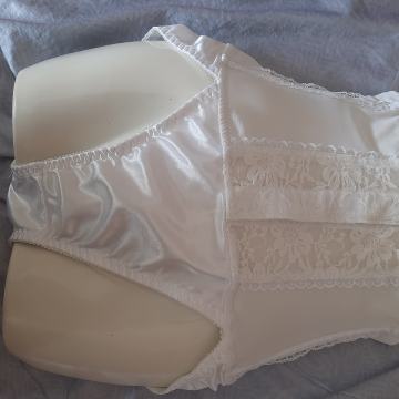 Nove ženske stezne gaće